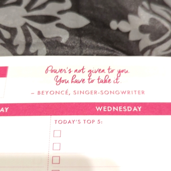 CONQUER YOUR YEAR - THE ULTIMATE PLANNER - Picture 13 of 16